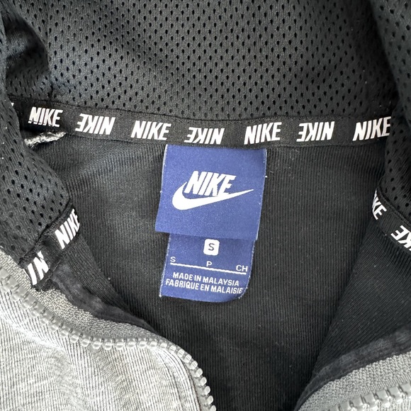 Youth Nike full zip hoodie size small, gray with white logo - Picture 4 of 4